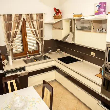 Modern House In Prime Location, Tirana, Albania Apartment *